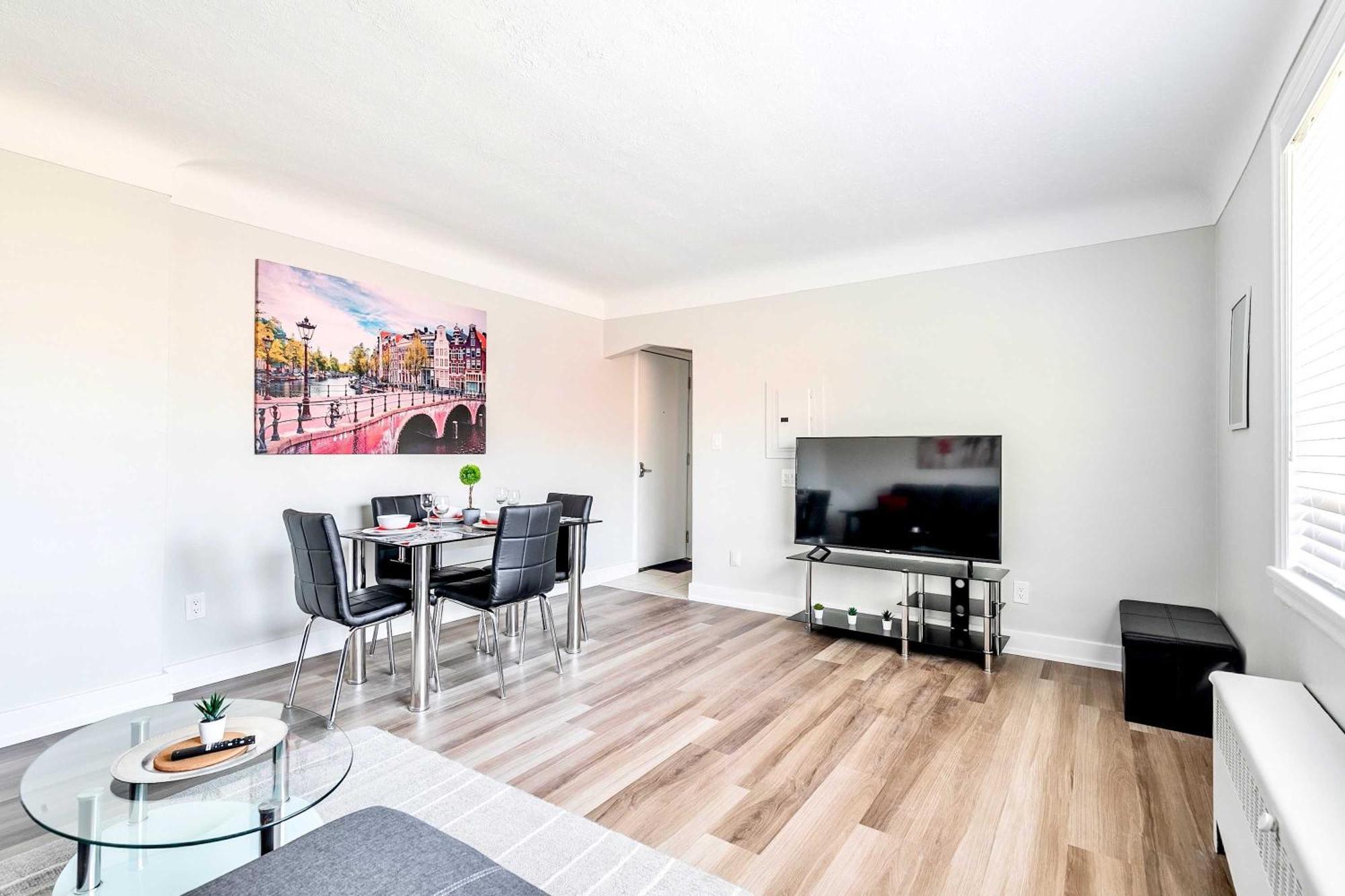Modern Apartment In Corktown Hamilton Sleeps 4 ภายนอก รูปภาพ