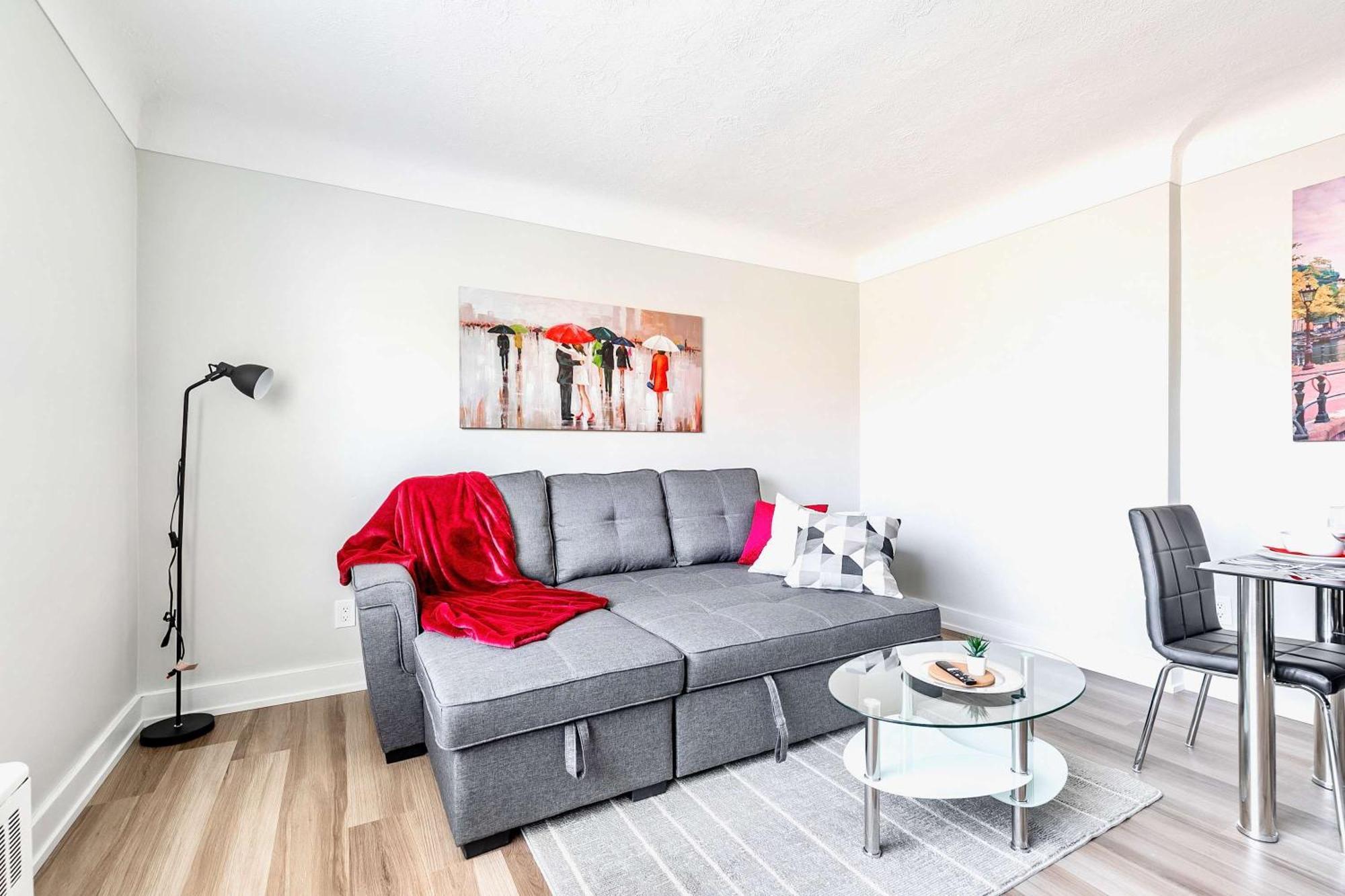 Modern Apartment In Corktown Hamilton Sleeps 4 ภายนอก รูปภาพ