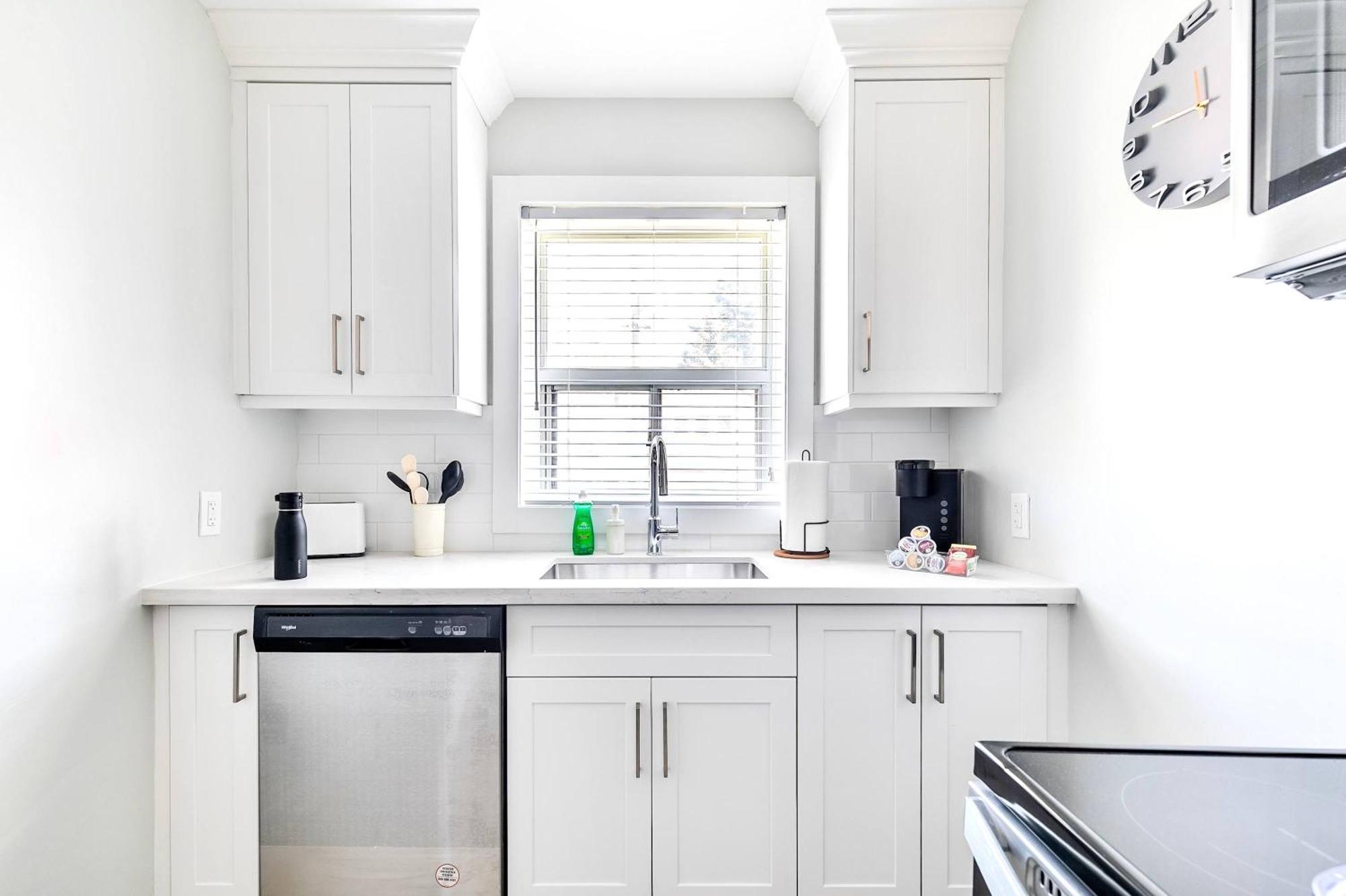 Modern Apartment In Corktown Hamilton Sleeps 4 ภายนอก รูปภาพ
