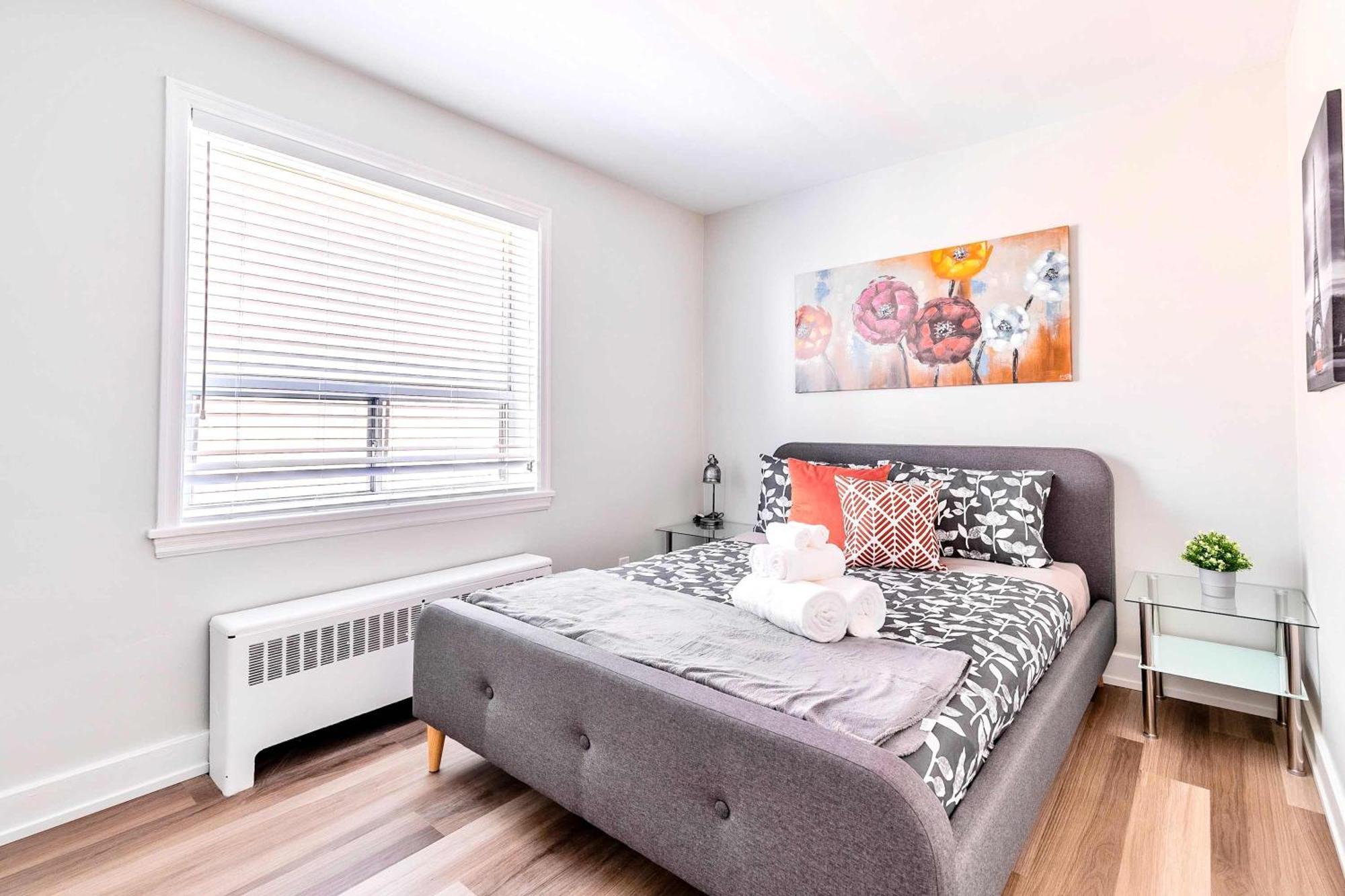 Modern Apartment In Corktown Hamilton Sleeps 4 ภายนอก รูปภาพ